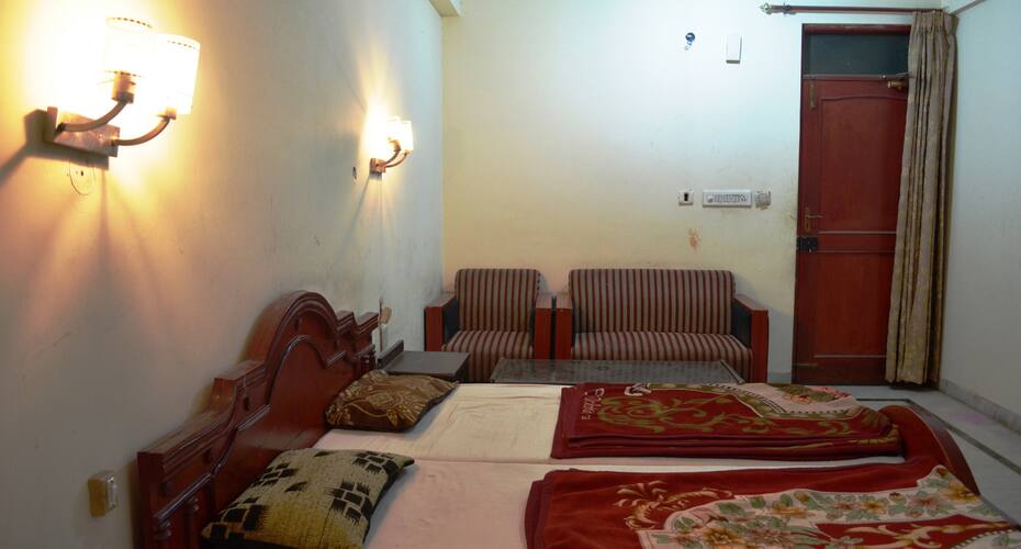 Vrindaban Hotel & Banquet Hall, Lucknow 4